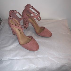 Size 5 faux suede pink heels